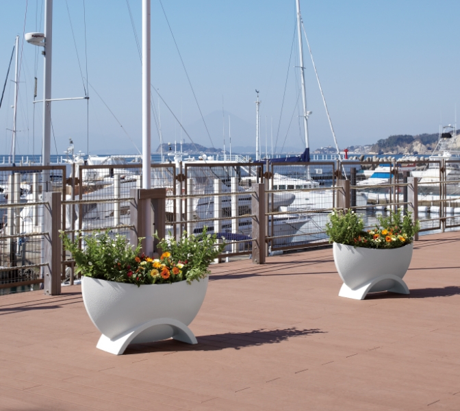 高耐久GRP、軽量なFRPを使った屋外で最適なプランターを提案