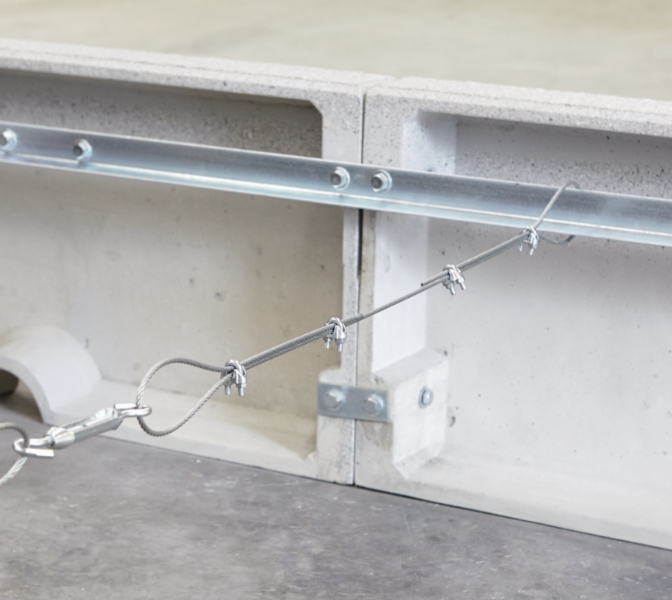 ワイヤーによる補強